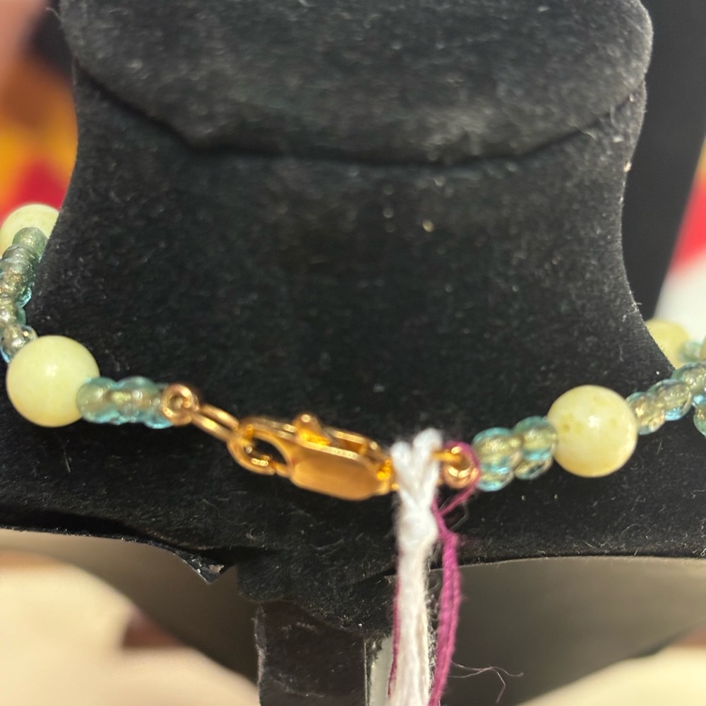 Hand crafted beaded bracelet yellow jasper stones and green preciosa crystals - Picture 4 of 5